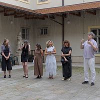 SDAP: výstava  studentek 2. ročníku Školy výtvarných kurzů – Spolkový dům – 31. 7. 2025